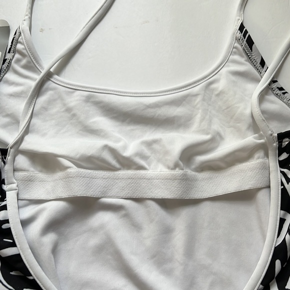 Nike Polyester Lycra spandex blend One Piece swimsuit Size 10 NWT U Back - Picture 6 of 12